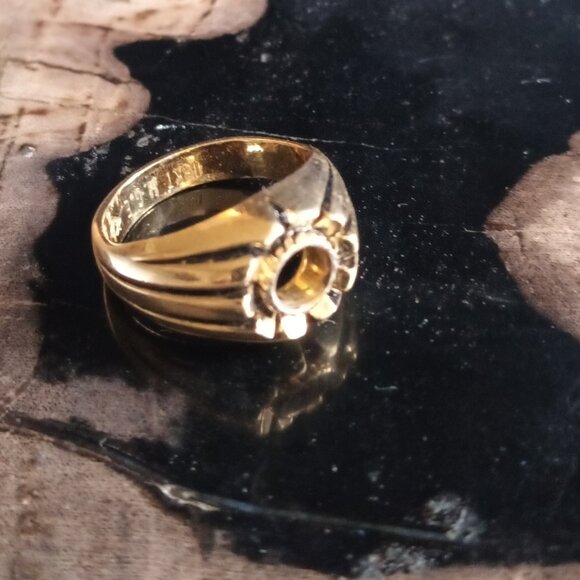 Ring - Picture 3 of 3